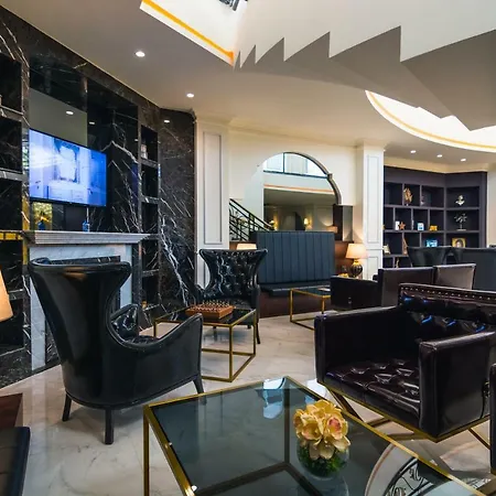 Towers C-10 Apartment *